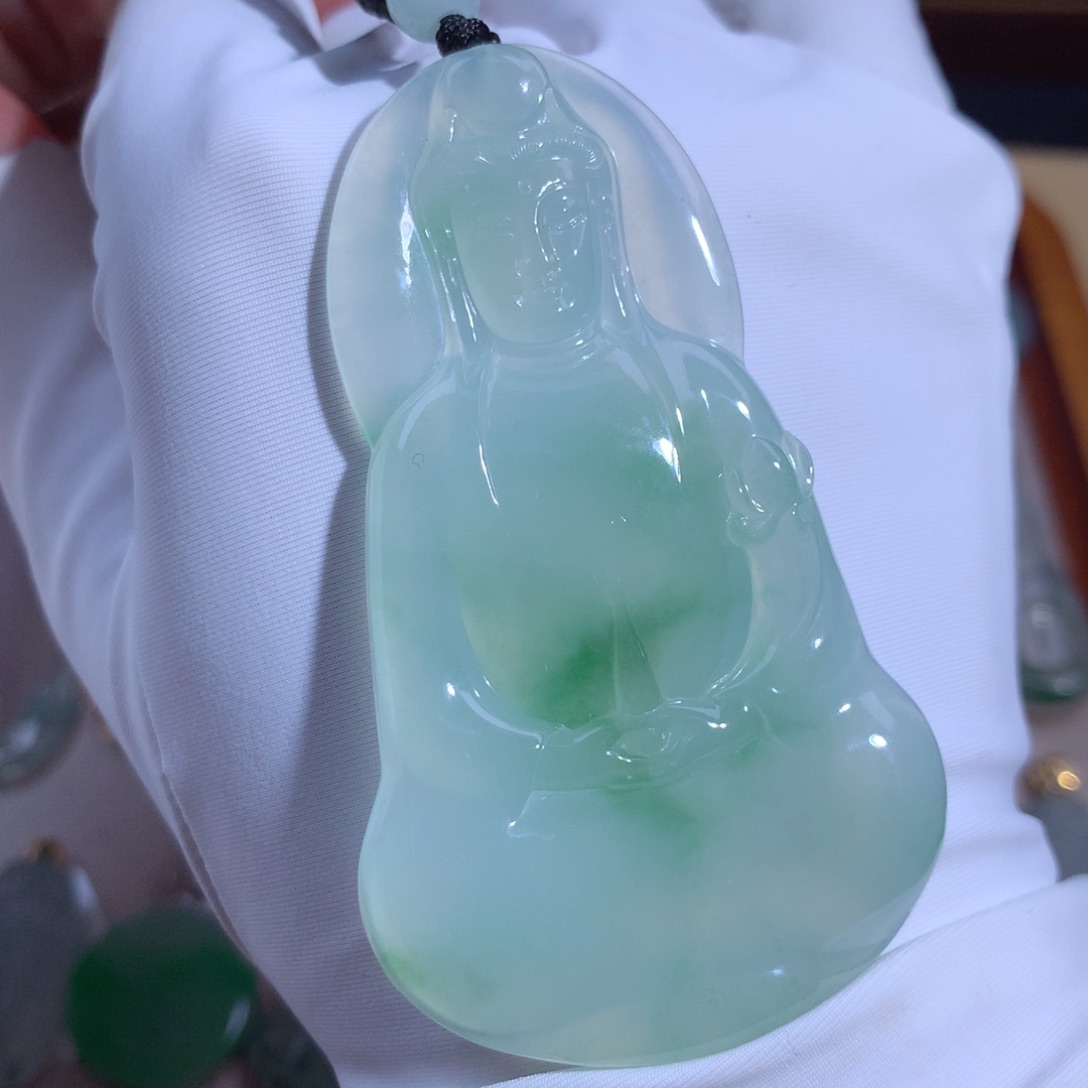 翡翠颈饰未镶嵌大素衣观音