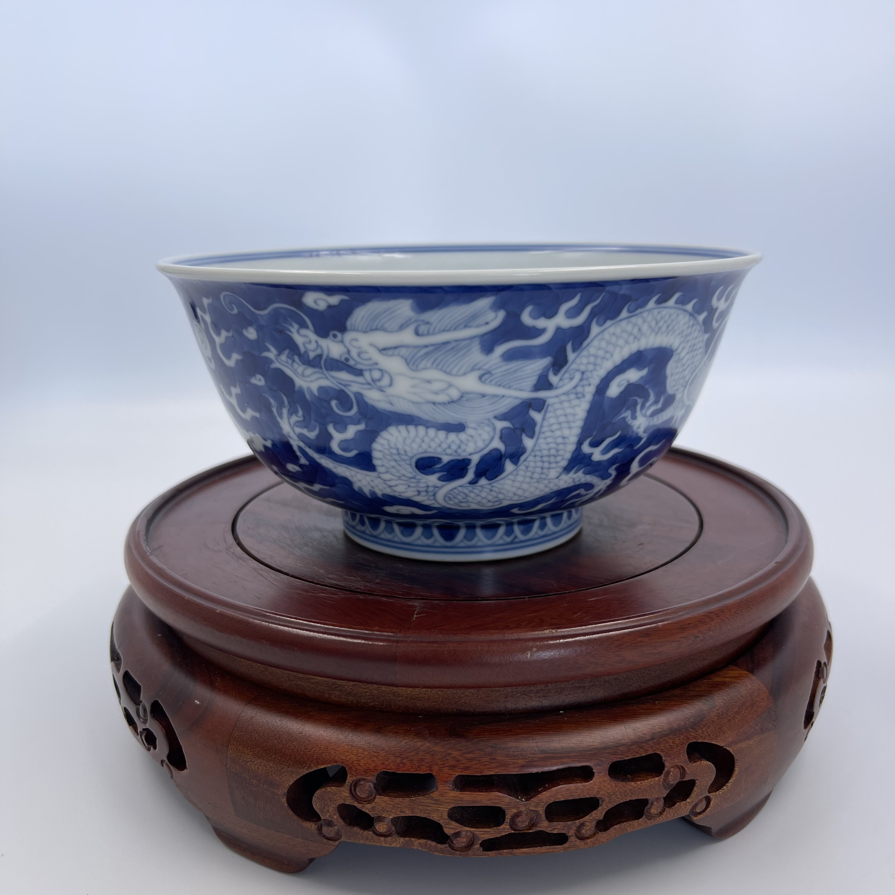 青花蓝底留白双龙赶珠纹碗   高7公分 口径15公分 全品  