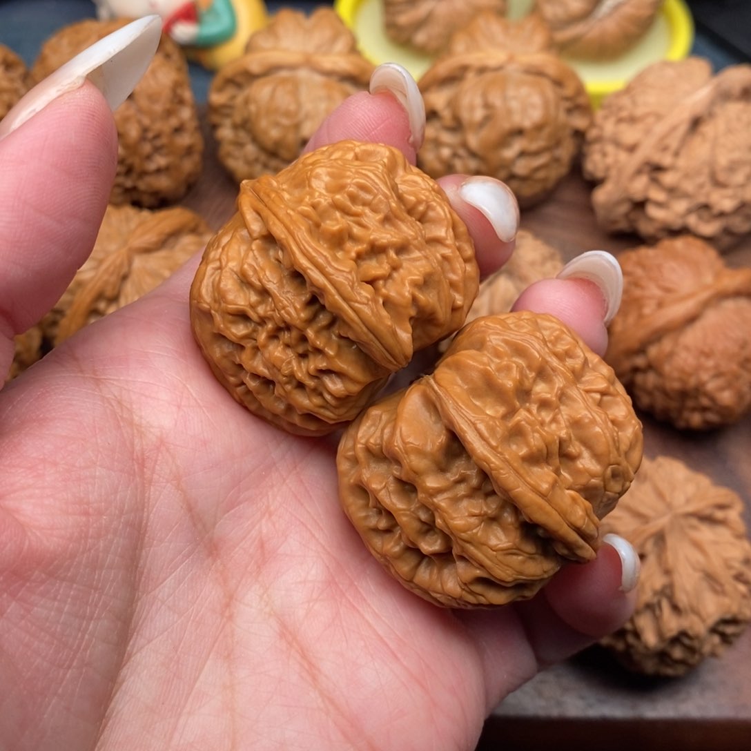 文玩核桃把件全品，老树无药白狮子37