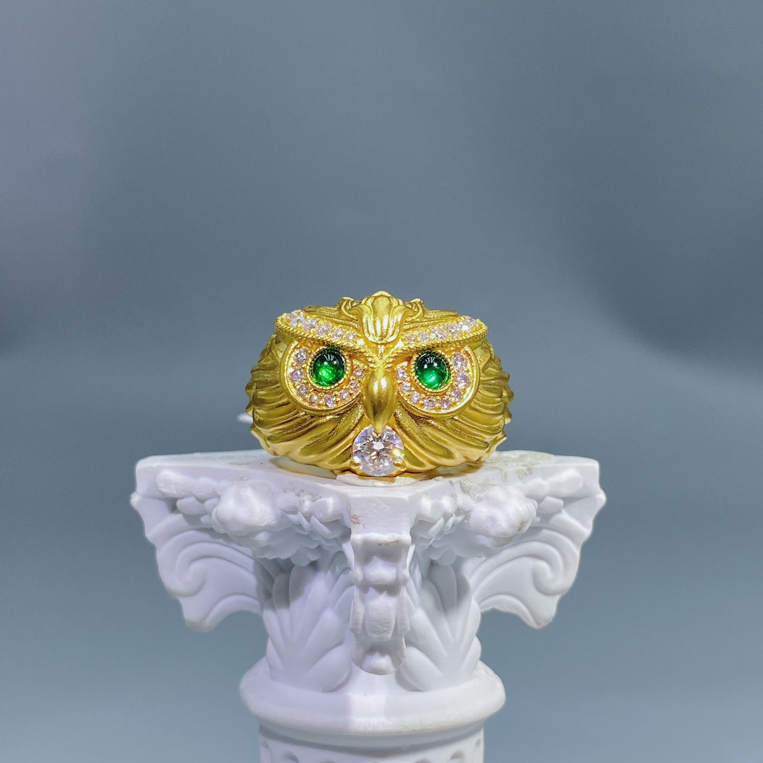 黄金足金999   猫头鹰黄金戒指镶嵌绿色宝石精致轻奢小众