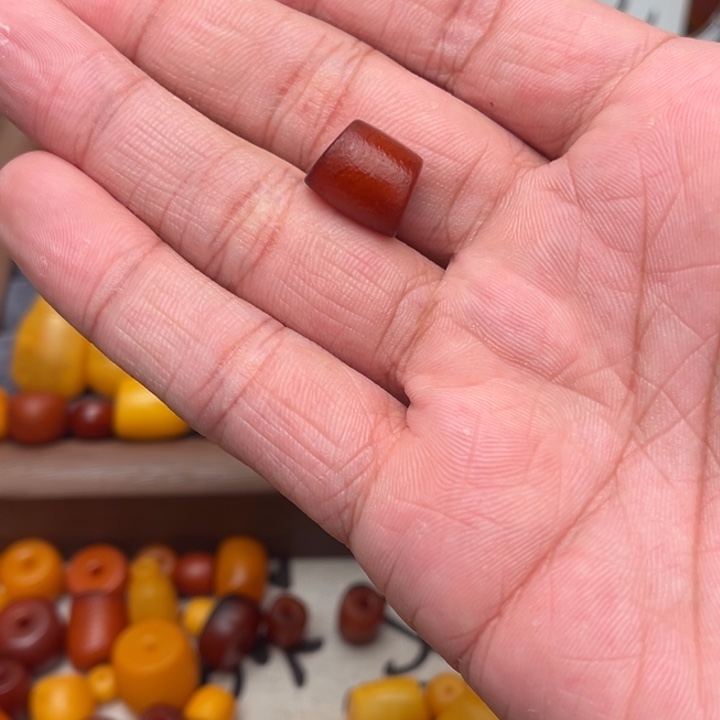 J***H琥珀未镶嵌裸石蜜蜡马蹄