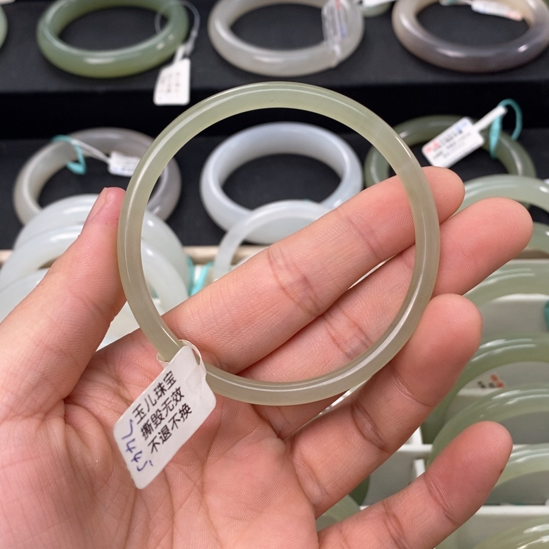 和田玉手镯未镶嵌57.58