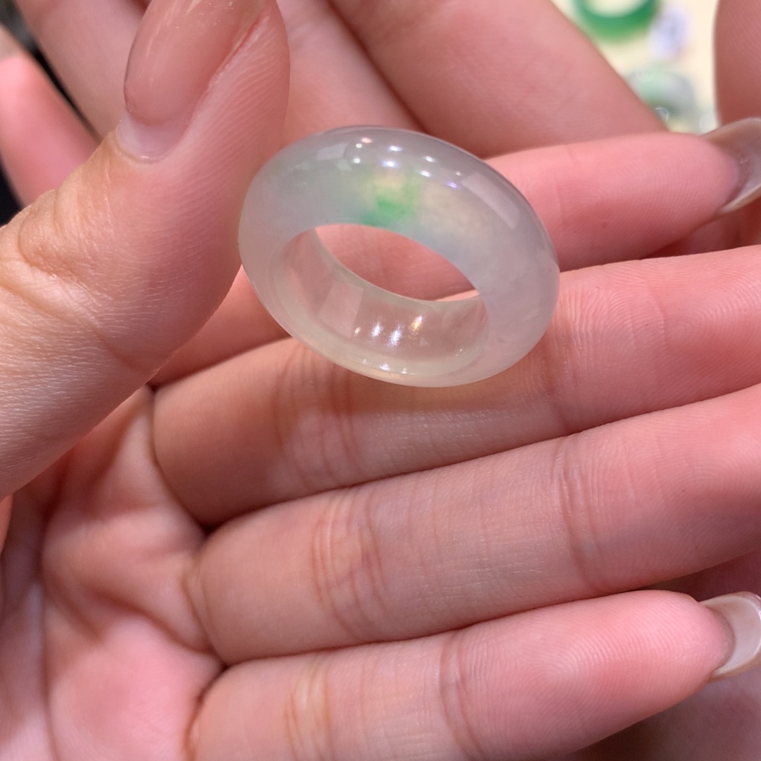 温***咪翡翠未镶嵌戒指翡翠