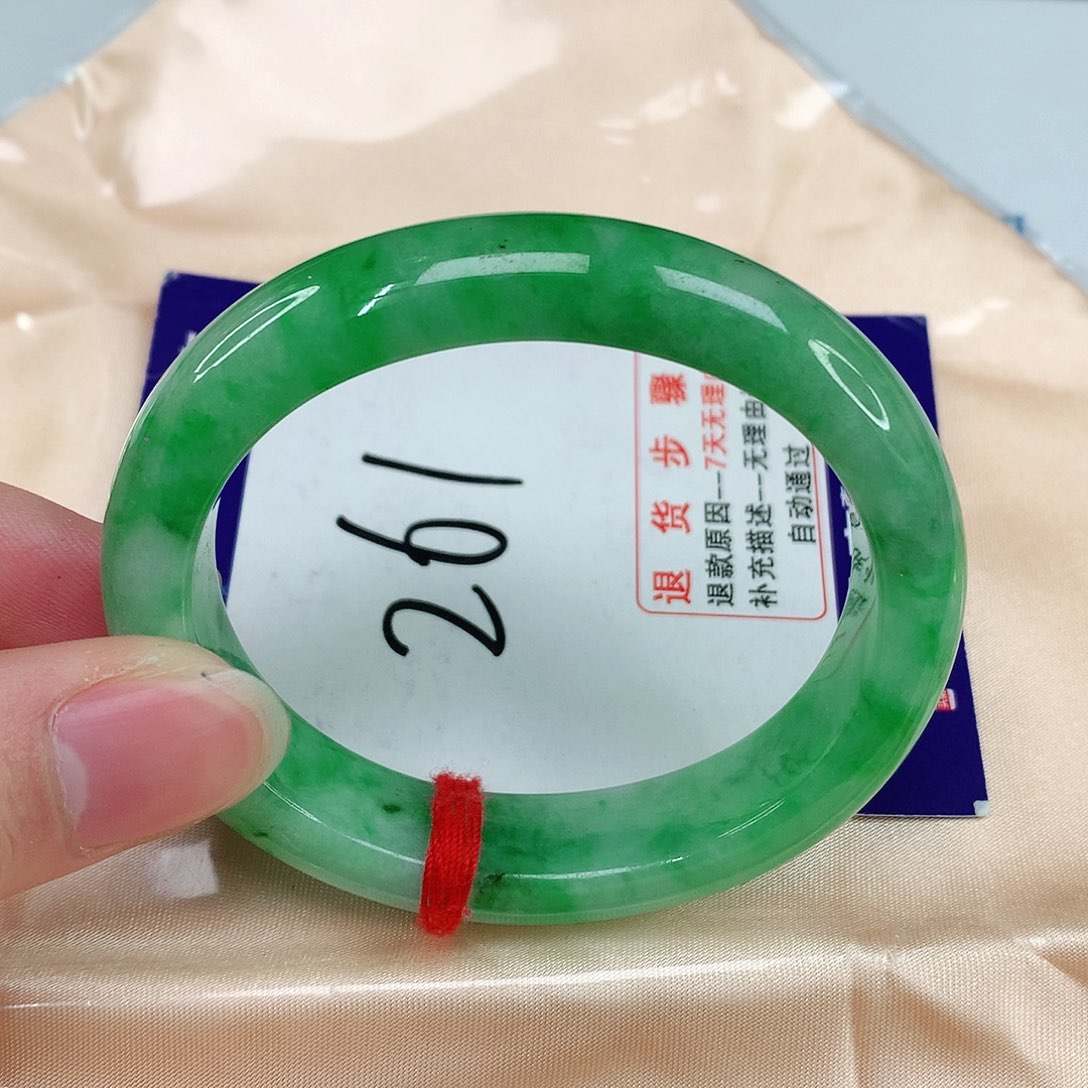 翡翠手镯未镶嵌翡翠