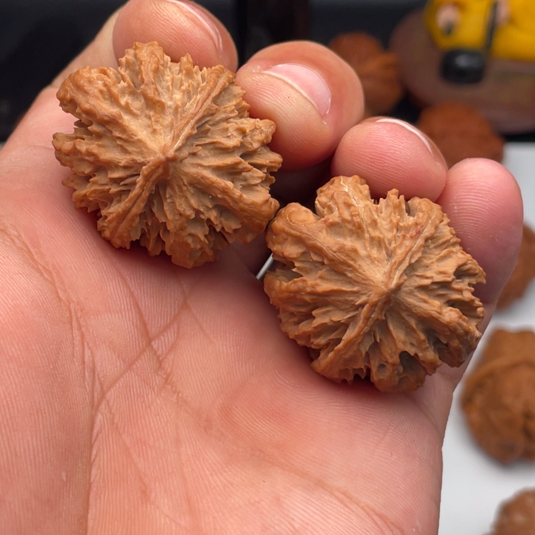 文玩核桃吊坠36全品八筋元宝