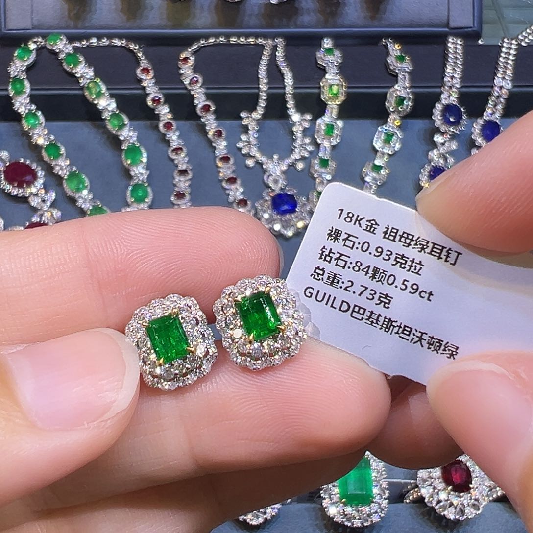 耳钉18K金镶嵌祖母绿