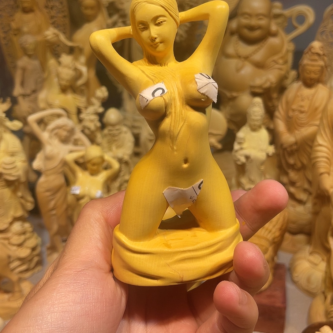 黄杨木黄杨木跪裸女