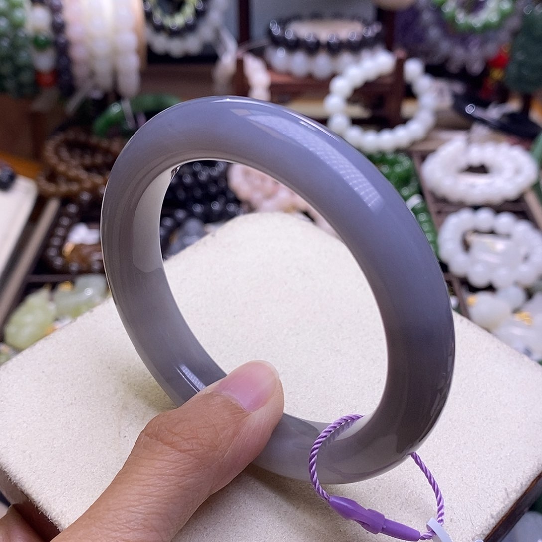 颈饰未镶嵌和田玉56仙女紫老矿料浓烟紫手镯毕业级