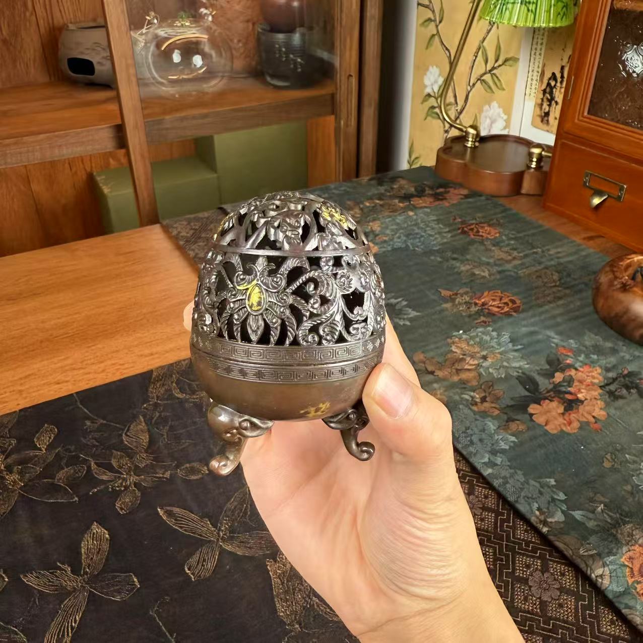 （胡子茶器）复古蛋壳三足中式香炉 GH819