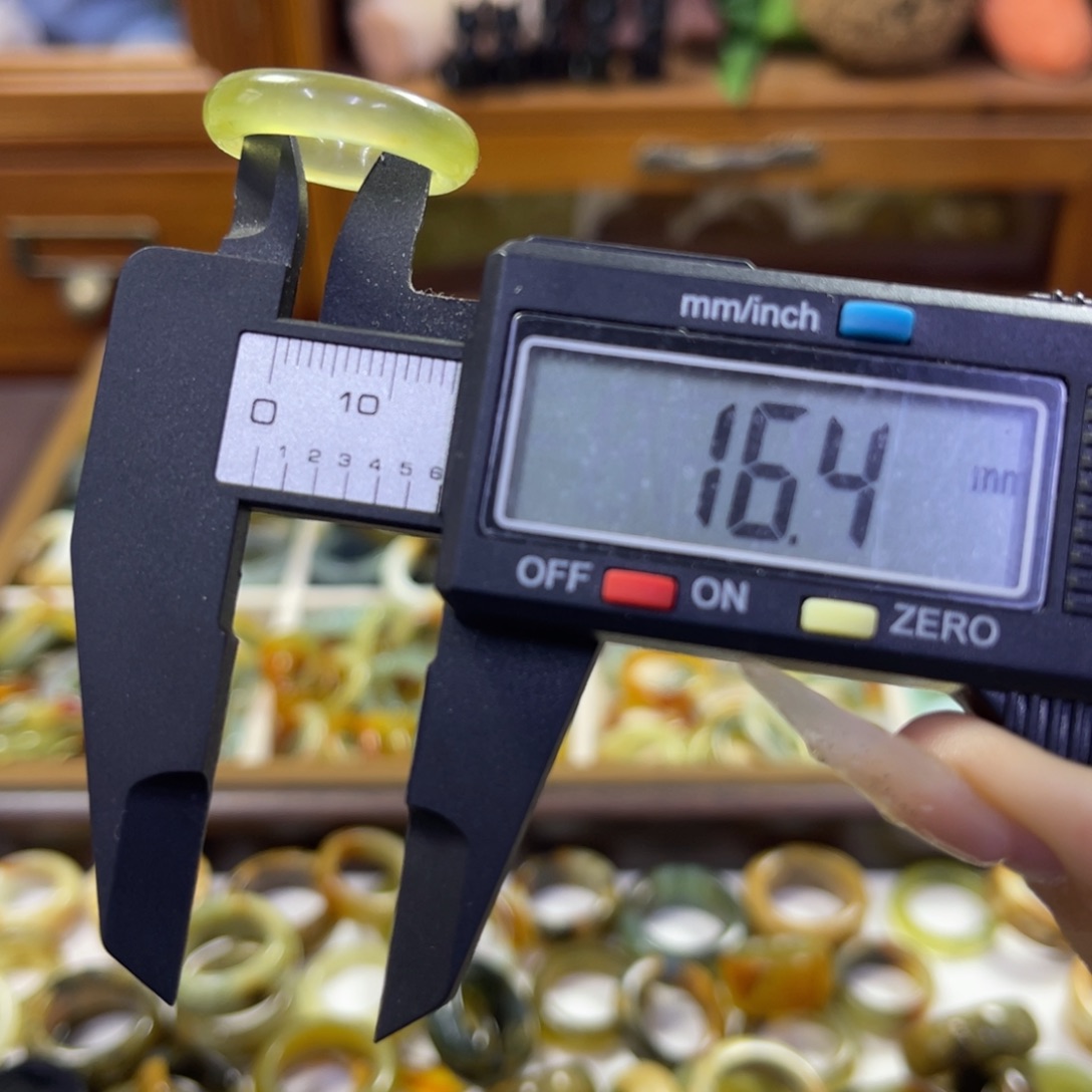 蛇纹石玉未镶嵌手镯79