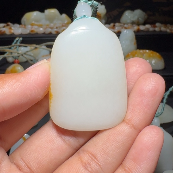 大***哥和田玉未镶嵌颈饰