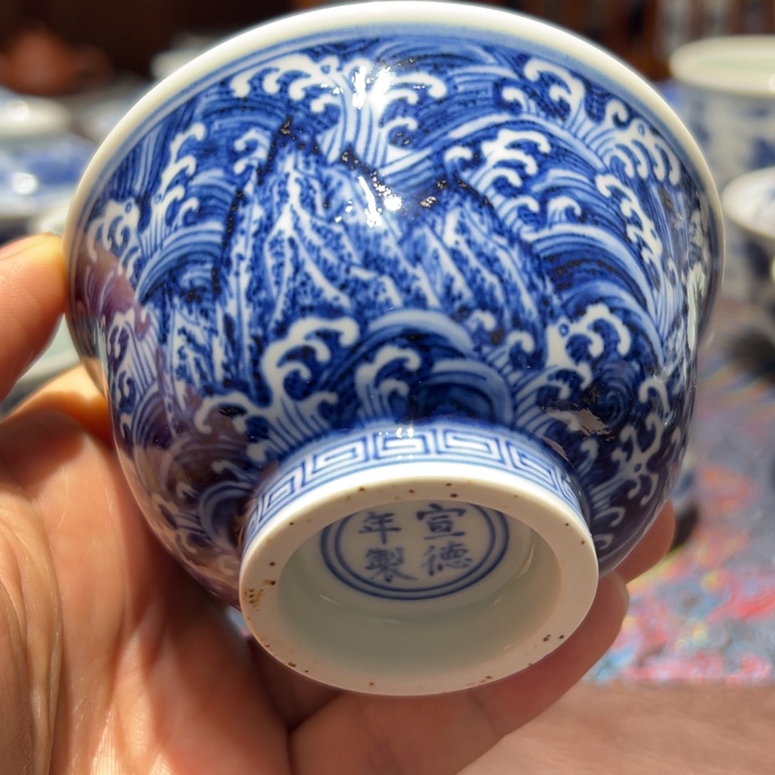 杯青花江崖海水纹压手杯口径约9.5厘米