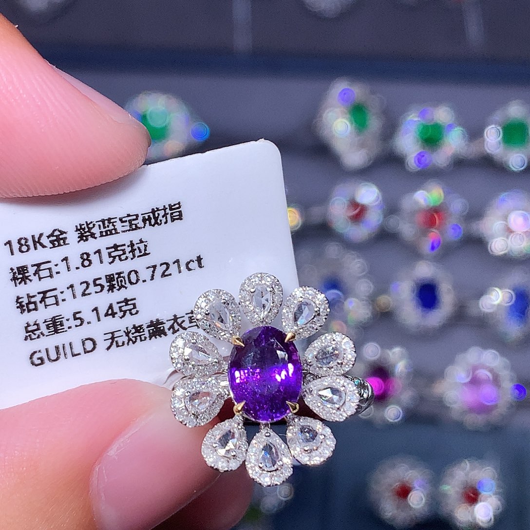 18K金镶嵌戒指彩色蓝宝石