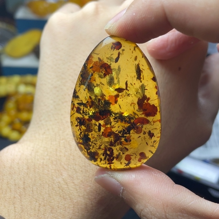 未镶嵌琥珀珠宝奇石