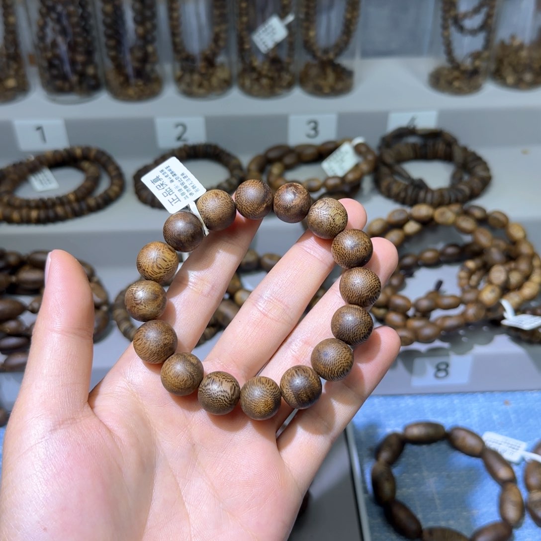 沉香手串海南透顶绿1.4单圈14+