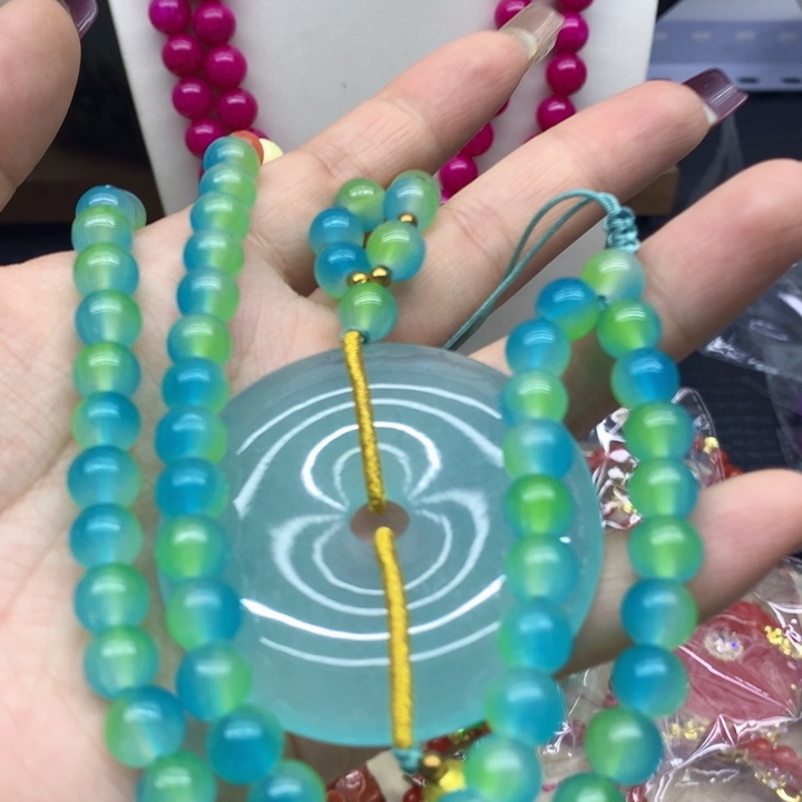 翡翠颈饰未镶嵌吊坠