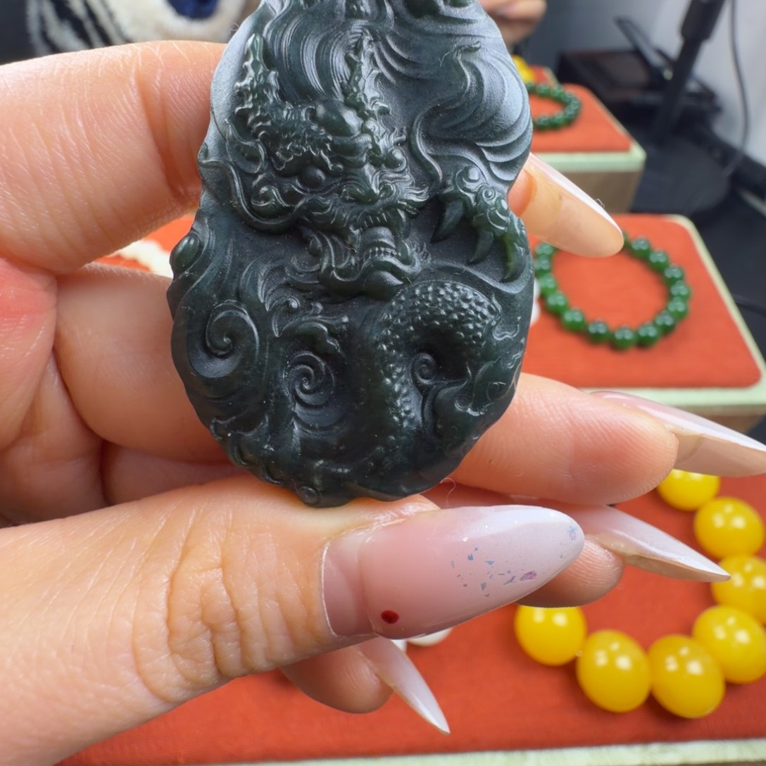 和田玉（糖玉）未镶嵌颈饰