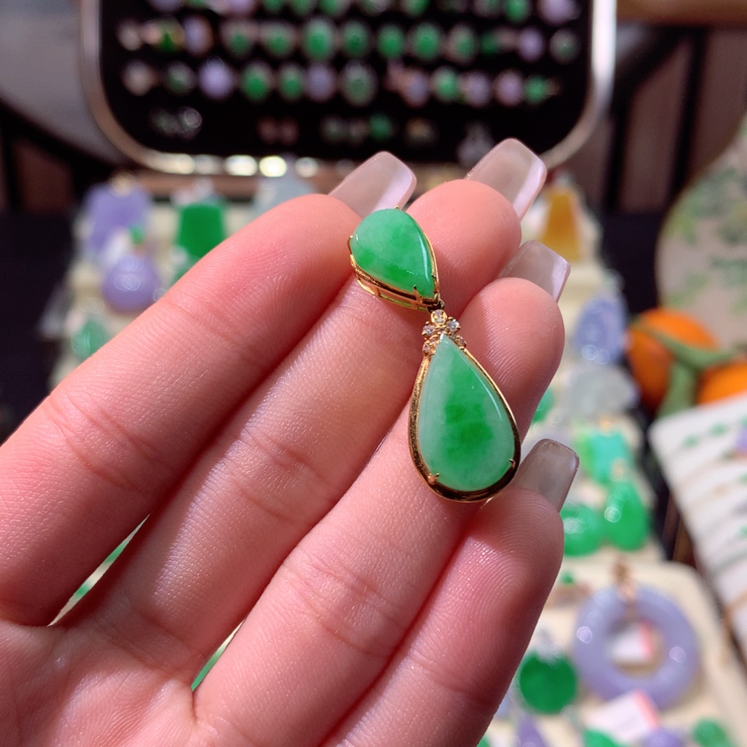 翡翠颈饰18K金镶嵌翡翠