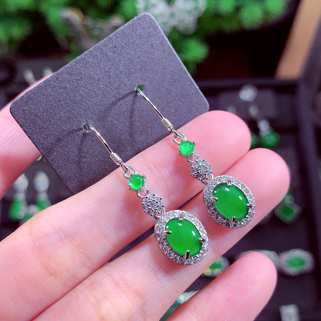 颈饰未镶嵌翡翠天然