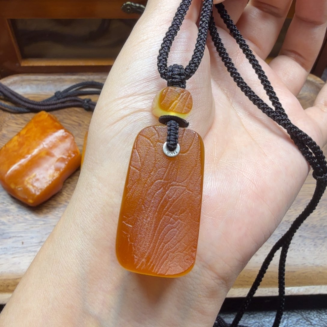 琥珀未镶嵌吊坠(赠链)