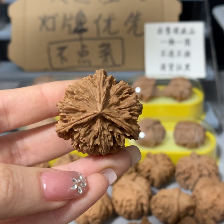 放***铁吊坠文玩核桃异形单只，有瑕疵