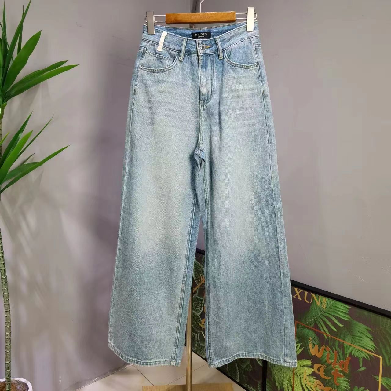 水洗休闲四面弹直筒牛仔裤舒适百搭时尚