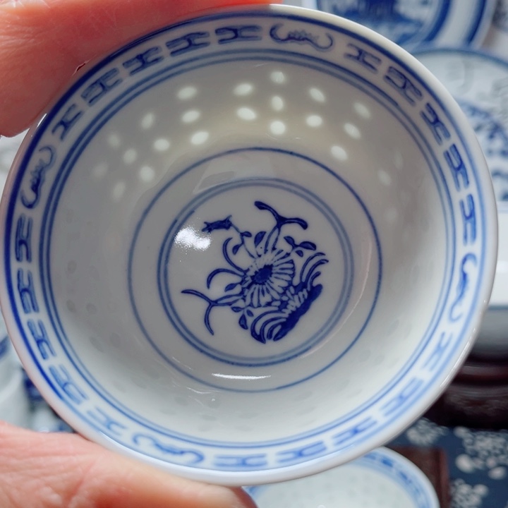 青花玲珑兰花小茶碗玩玉底款