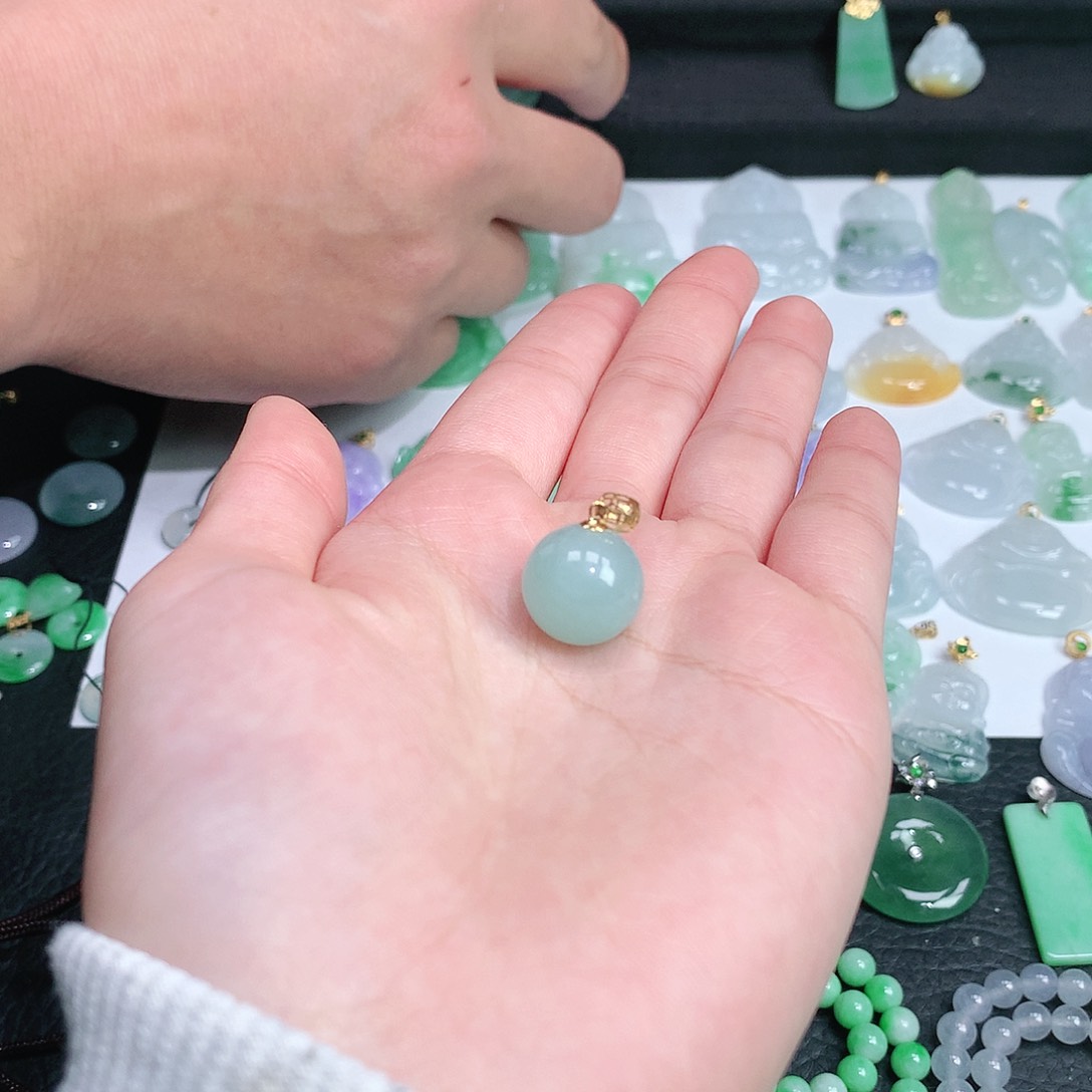 翡翠吊坠(不含链)未镶嵌红****驴翡翠