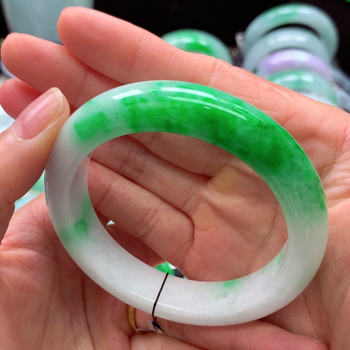 【闪购商品】翡翠手镯未镶嵌嘟**琤付定金20000元，未付尾款28600