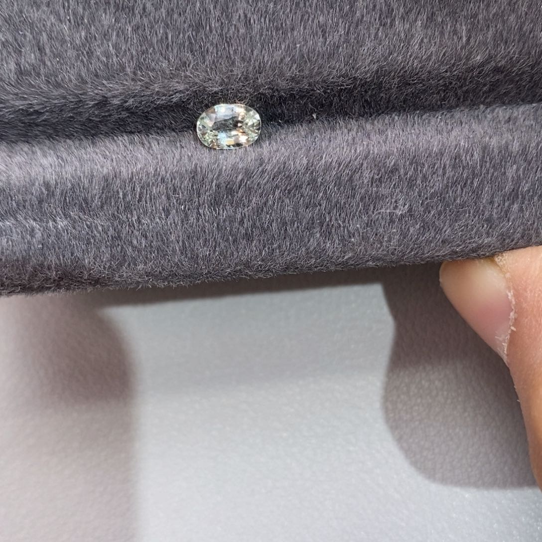 彩色蓝宝石裸石未镶嵌0.88克拉