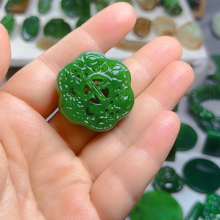 颈饰未镶嵌和田玉时*初