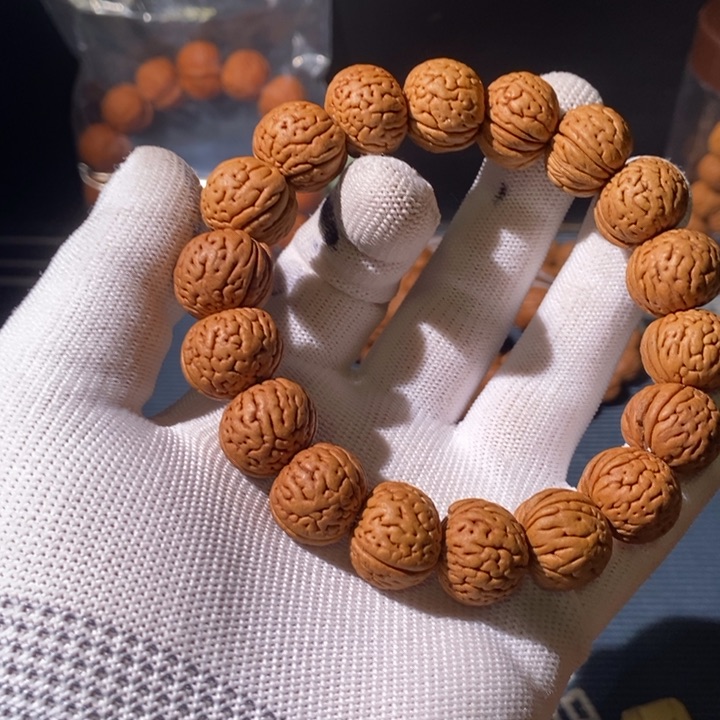 文玩核桃手串……16