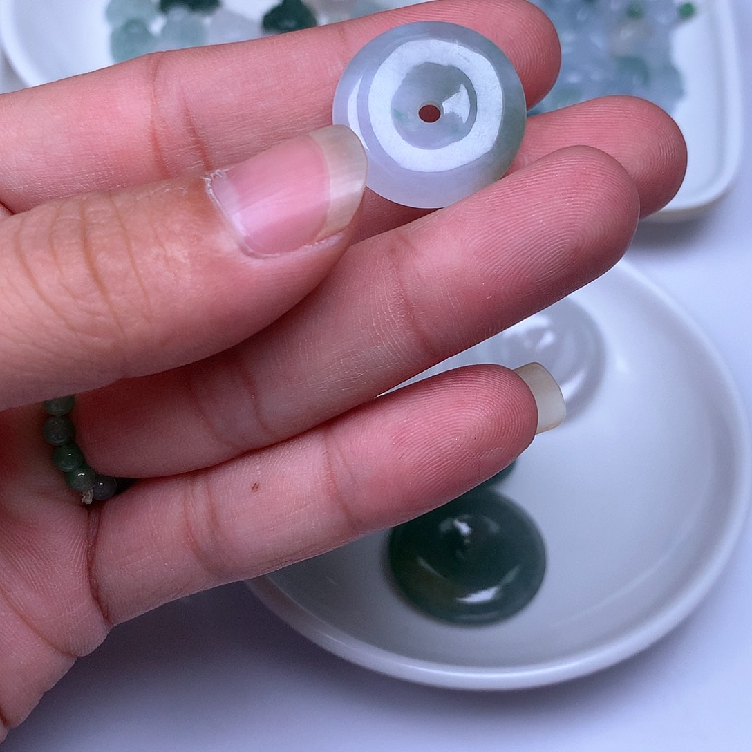 翡翠散珠翡翠翡翠4 X20。  68元