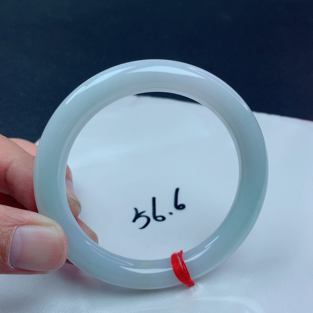 翡翠手镯未镶嵌翡翠手镯