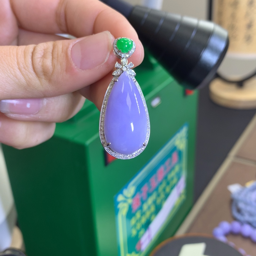 翡翠颈饰18K金镶嵌翡翠