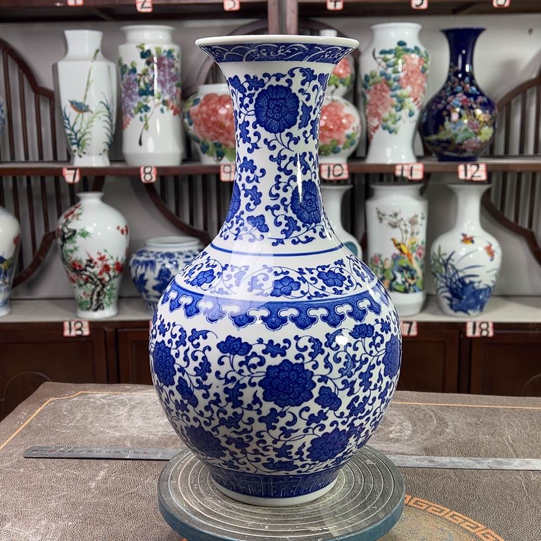 陶摆件景德镇陶瓷缠枝