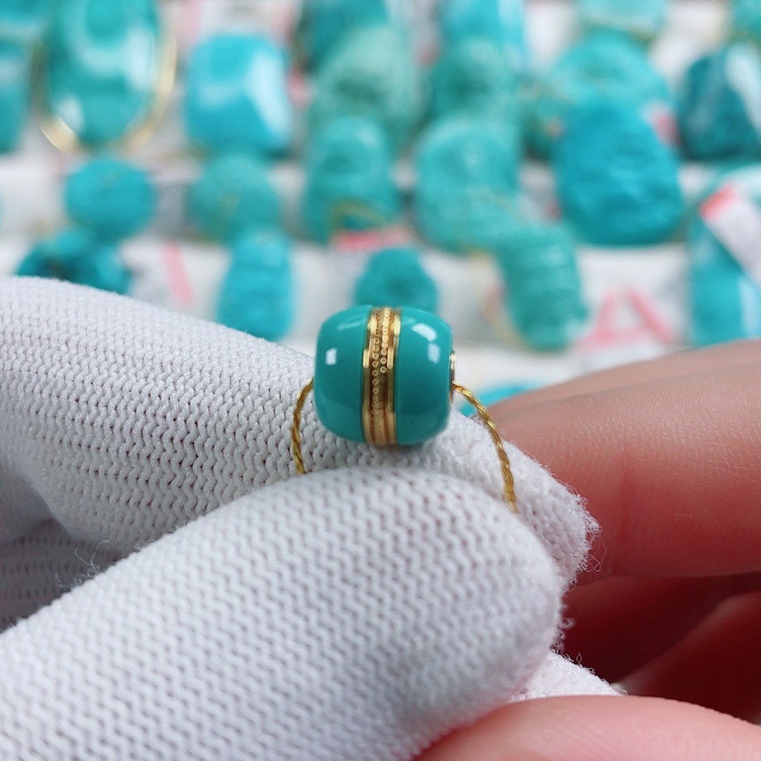 绿松石颈饰18K金镶嵌