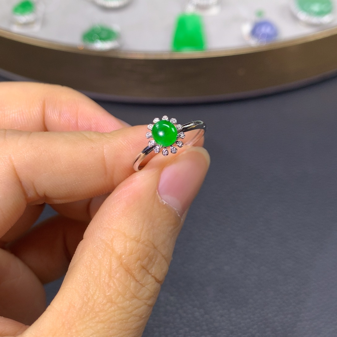 翡翠戒指18K金镶嵌翡翠