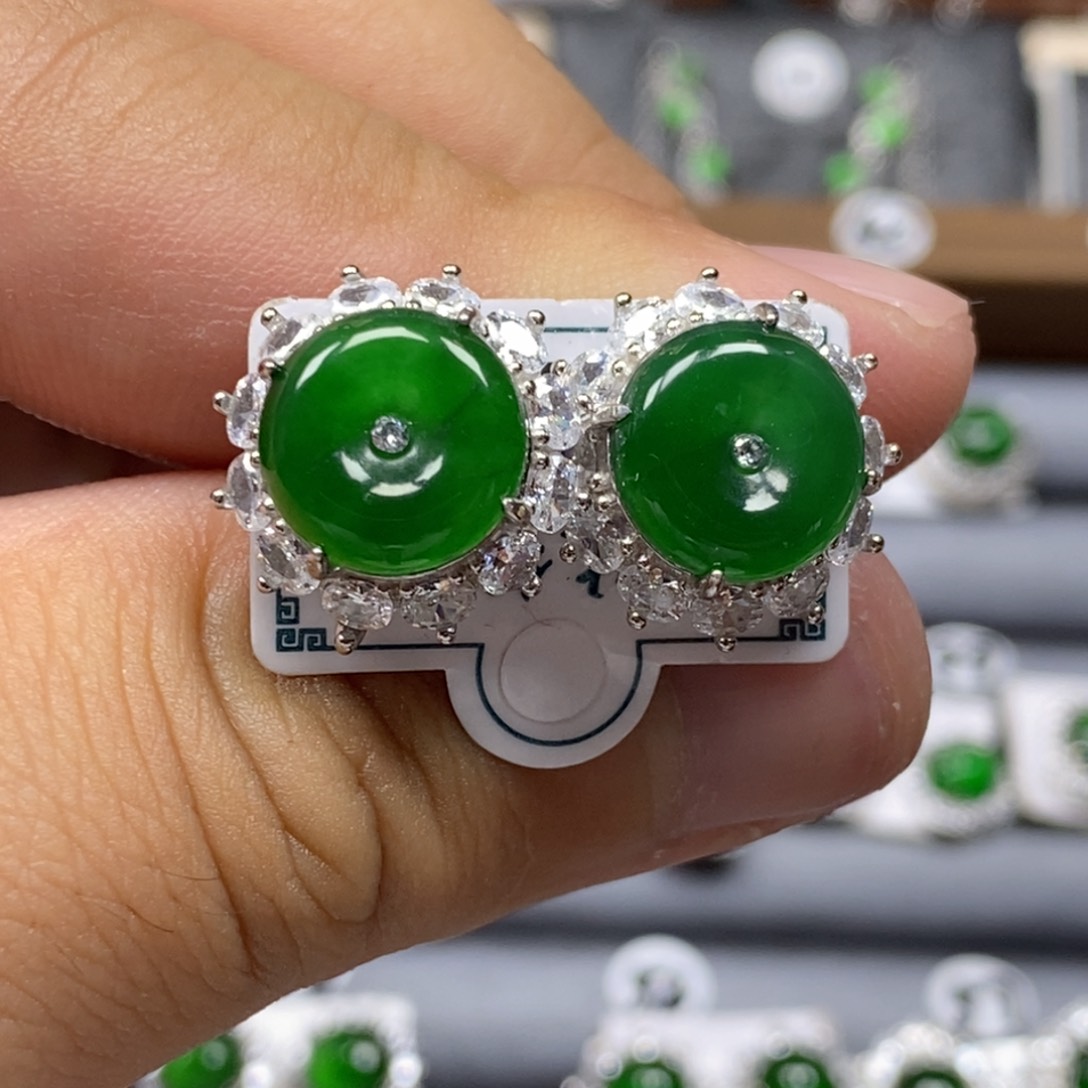 翡翠颈饰银S925镶嵌翡翠耳钉