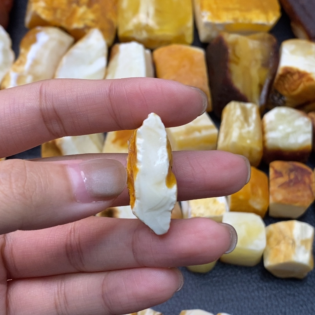 定制琥珀未镶嵌蜜蜡