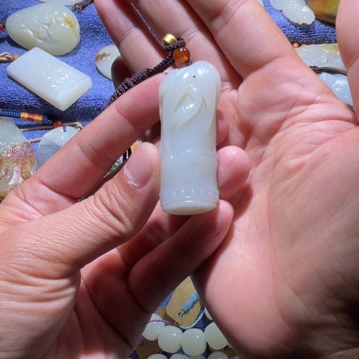 和田玉颈饰未镶嵌乔**鸽