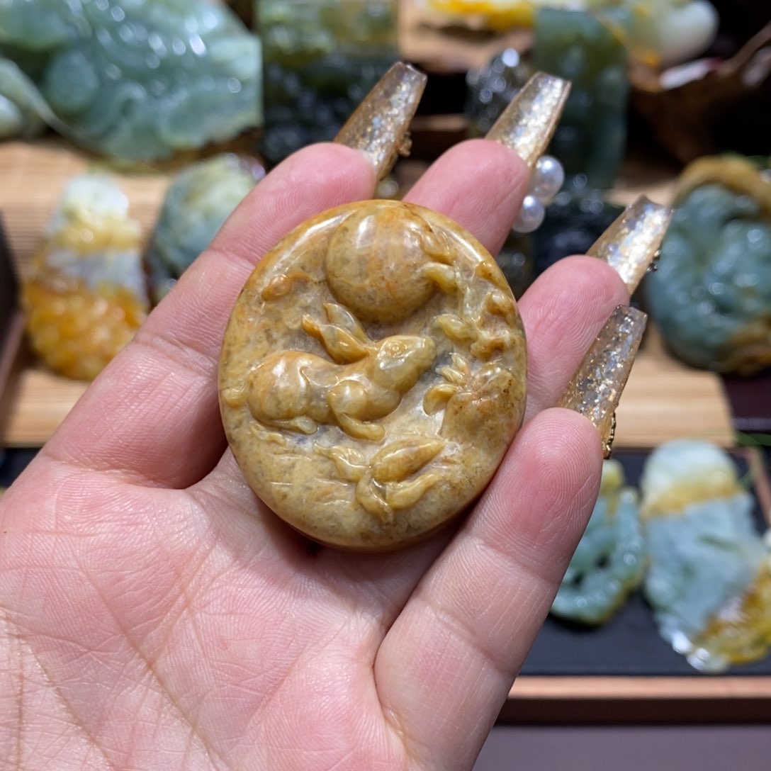 蛇纹石玉颈饰未镶嵌