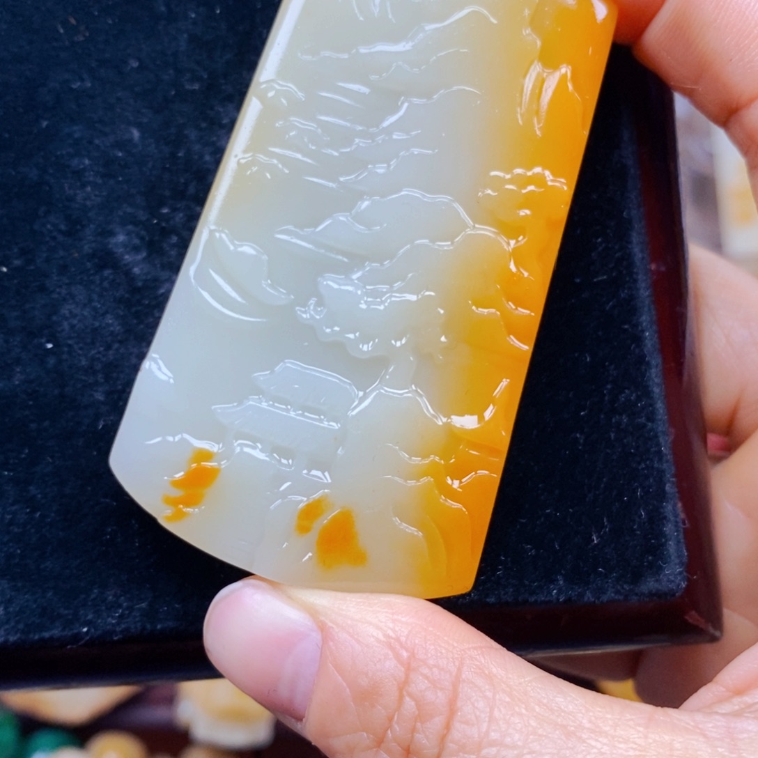 石英质玉（黄龙玉）颈饰未镶嵌