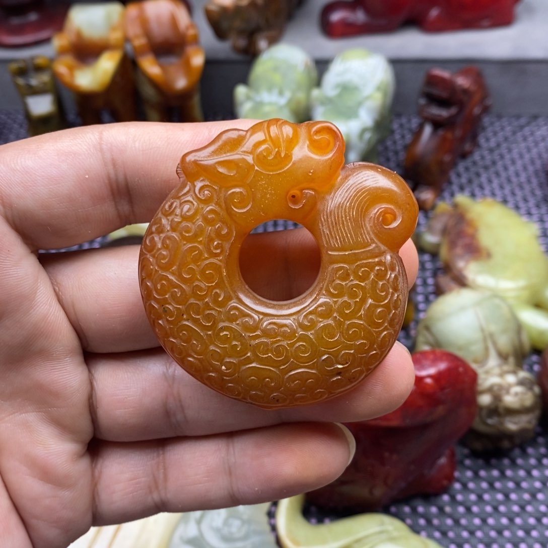 蛇纹石玉未镶嵌颈饰