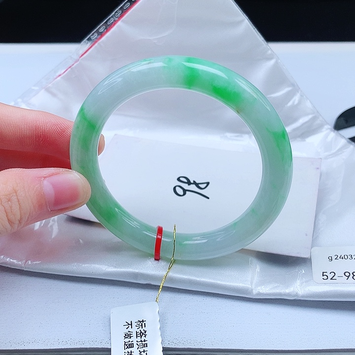 翡翠手镯（圆镯）未镶嵌缅甸天然a货手镯52
