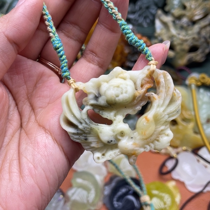 蛇纹石玉未镶嵌吊坠