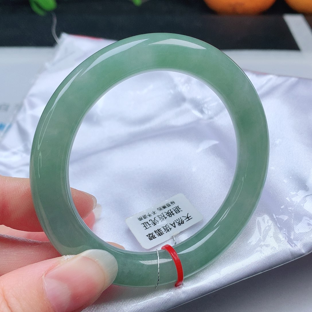 翡翠手镯未镶嵌56圆