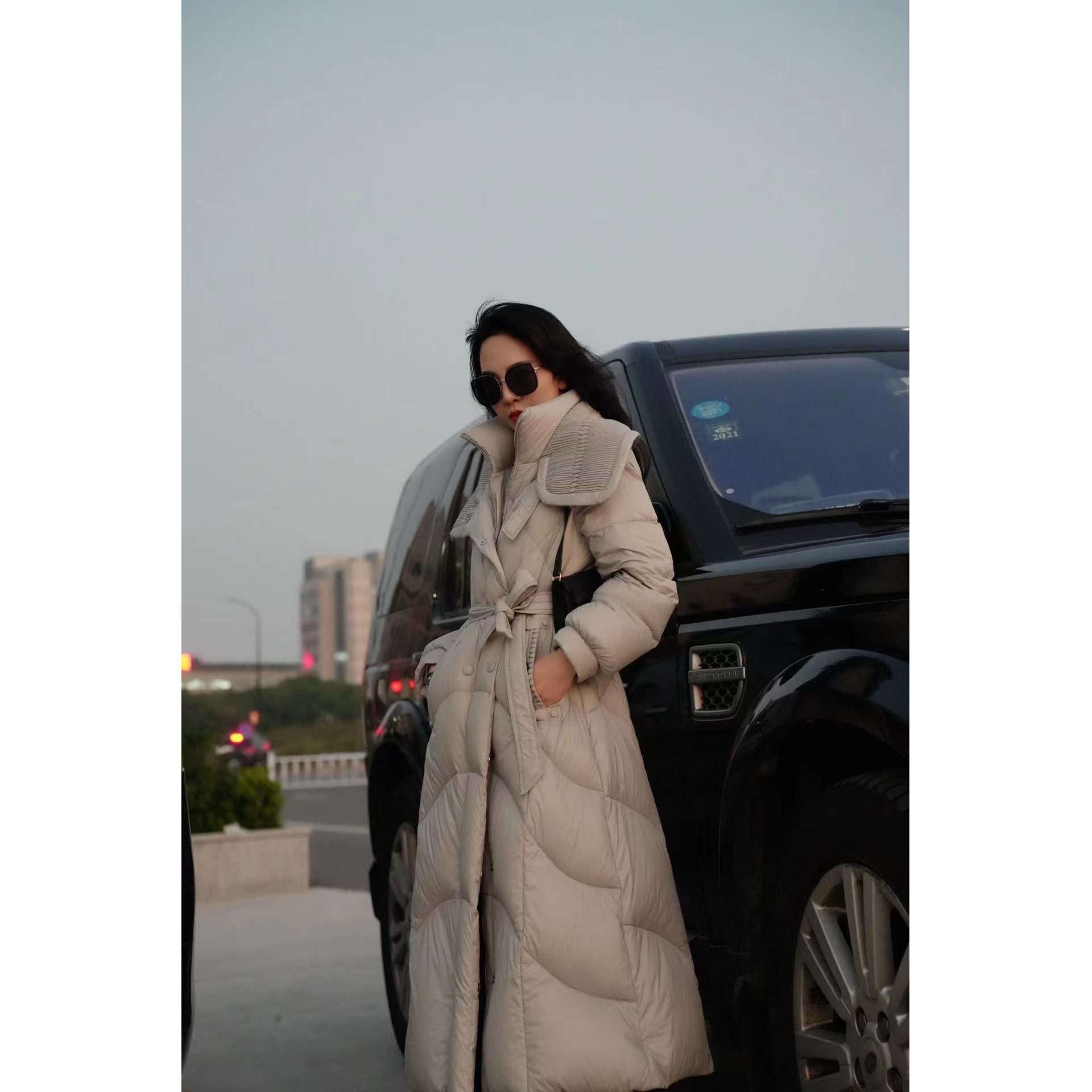 冬季潮流时尚连帽过膝保暖加厚中长款女士90白鹅绒服5522