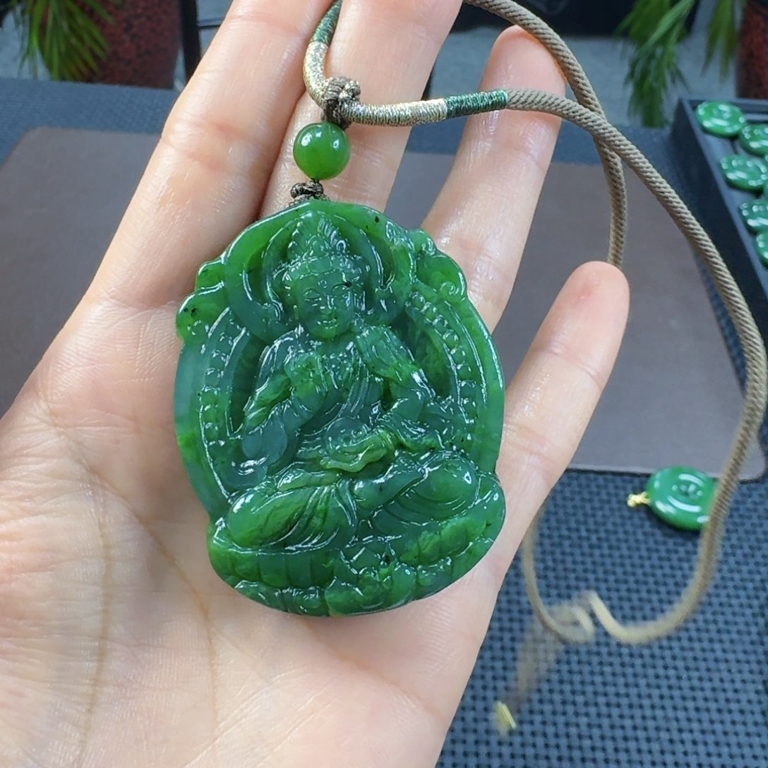 颈饰未镶嵌和田玉（碧玉）