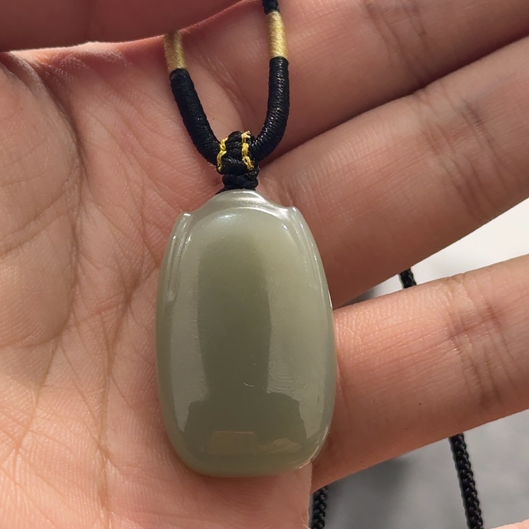 和田玉未镶嵌吊坠(赠链)